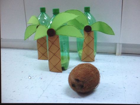 Coconut bowling Hawaiian Party Games, Tropisk Fest, Hawaian Party, Jungle Thema, Jungle Theme Parties, Jungle Safari Party, Jungle Birthday Party, Hawaiian Luau Party, Hawaiian Birthday Party