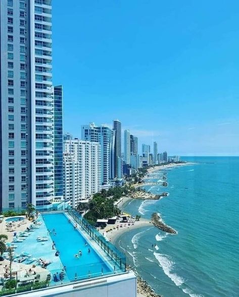 La playa de Bocagrande en Cartagena, es una de las preferidas por los turistas. Santa Marta, Trip To Colombia, San Blas Islands, Dream Beach Wedding, San Blas, City Scene, Travel Board, Panama City Panama, Beautiful Places To Travel