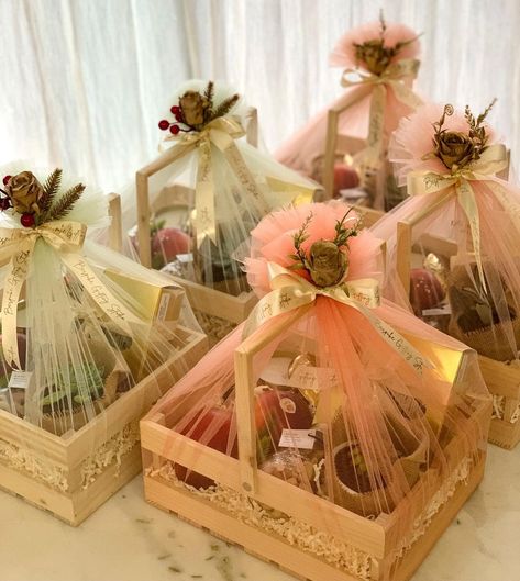 Wedding Gift Hampers, Wedding Hamper, Diwali Gift Hampers, Wedding Gift Pack, Creative Wedding Gifts, Bridal Gift Wrapping Ideas, Creative Gift Wraps, Gift Wrapping Techniques, Wedding Gift Wrapping