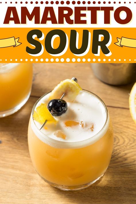 The amaretto sour is a classic for good reason! The blend of amaretto, lemon, bourbon, and egg white is sweet, tangy, and refreshing. Amaretto Sour Recipe With Sweet And Sour, Amaretto Sour Recipe, Fancy Ice Cubes, Bourbon Sour, Lemon Juice Uses, Amaretto Sour, Sour Foods, Cocktail Serving, Lemon Lime Soda