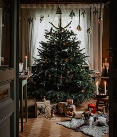 Rustic Christmas, Natal, Swedish Cottage, Christmas Mood, Very Merry Christmas, Cozy Christmas, Scandinavian Home, Christmas Aesthetic, Christmas Inspiration