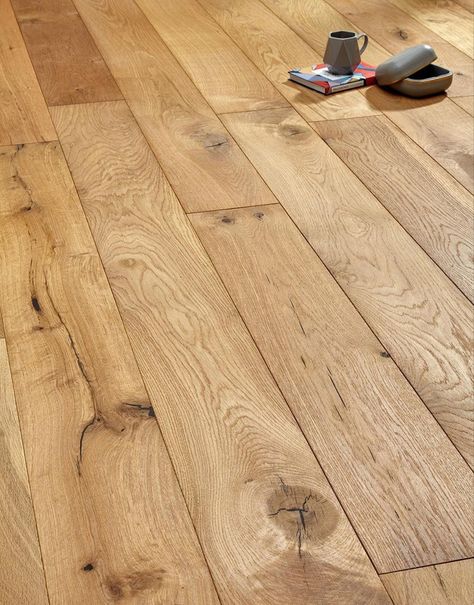 Natural Parquet Floor, Wooden Flooring Living Room, Living Room Wooden Floor, Wooden Floor Living Room, Sanding Wood Floors, Oak Wooden Flooring, Flooring Living Room, Classic Wood Floors, Natural Oak Flooring