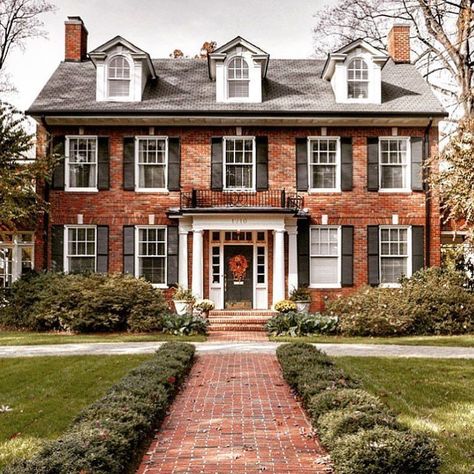 Georgian style home - gable roof - dormer windows coming out of the roof -brick home -chimneys on each end Colonial Revival Homes Exterior, Georgian Home Christmas Exterior, Colonial House Exterior Red Brick, Colonial Home Aesthetic, Red Brick Georgian House, Fall Colonial House, Colonial Revival House Interior, Colonial Architecture House, Virginia Homes Exterior