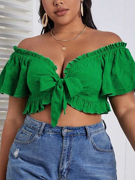 Plus Size Crop Top, Crop Top Styles, Classy Blouses, Plus Size Crop Tops, Shoulder Knots, Chic Dress Classy, African Print Tops, Green Boho, African Fashion Modern