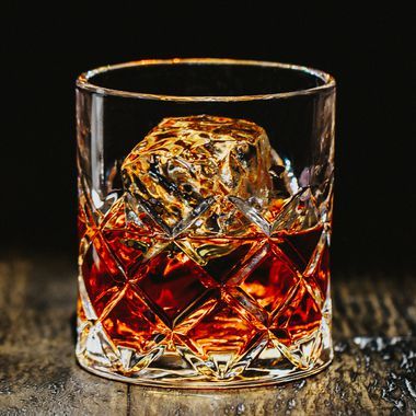 Godfather Cocktail Recipe, Cognac Cocktail, The French Connection, Whiskey Drinks, Cigars And Whiskey, Scotch Whiskey, Whiskey Glasses, Alcohol Drink Recipes, Cocktail Making