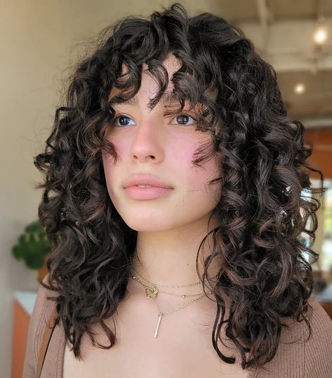 Layered Curly Haircuts, Long Layered Curly Hair, Wavy Layered Hair, Natural Looking Curls, Framing Layers, Bob Haircut Curly, Natural Curly Hair Cuts, Layered Curly Hair, Face Framing Layers