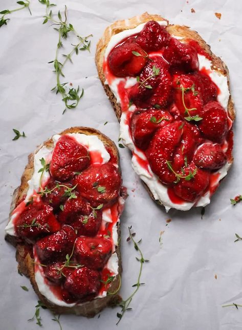 Grilled Breakfast Ideas, Healthy Savory Breakfast, Whipped Ricotta Toast, Gourmet Breakfast Recipes, Pasta Bread, Keto Benefits, Roasted Strawberry, Cake Pizza, Gardener Aesthetic