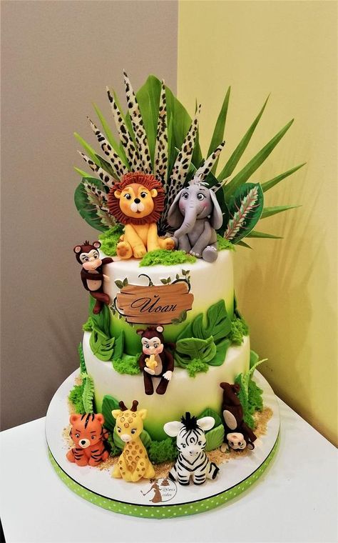 Wild Jungle Cake, Zoo Animal Cake Ideas, Zoo Birthday Party Cake, Zoo Themed Birthday Party Cake, Jungle Theme 1st Birthday Party Cake, Jungle Safari Theme Cake, Animal Themed Birthday Party Decorations Jungle Safari, Jungle Birthday Cake Simple, Jungle Theme 1st Birthday Cake