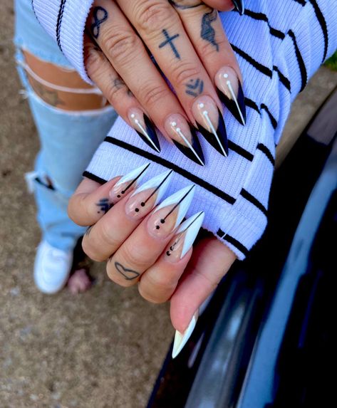 Simple Pointed Nails, Nails With Hand Tattoos, Black Sharp Nails Design, Black Nails Acrylic Stilettos Long, Simple Pointy Nails, Black Nail Designs Coffin Shape, Black With White Design Nails, Classy But Edgy Nails, White Edgy Nails