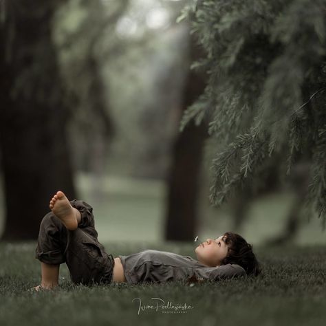 A Photographer Turns Her Kids’ Lives Into a Fairytale, and Her Shots Are So Cozy You Feel at Home Toddler Boy Photo Shoot Ideas, Foto Kids, Fotografi Urban, Children Photography Poses, Foto Baby, Foto Tips, Poses Photo, Kids Photoshoot, Childrens Photography