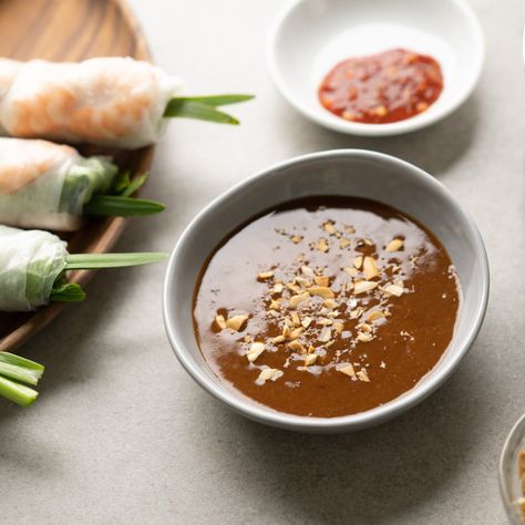 Vietnamese Peanut Dipping Sauce Peanut Sauce For Spring Rolls, Vietnamese Peanut Sauce, Sauce For Spring Rolls, Vietnamese Fresh Spring Rolls, Vietnamese Spring Rolls Recipe, Vietnamese Food Recipes, Easy Vietnamese Recipes, Spring Roll Sauce, Peanut Dipping Sauce