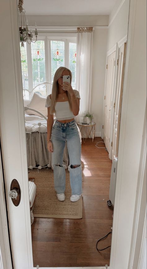 Zara jeans, princess polly, aesthetic room, outfit inspo , picture inspiration Ripped Wide Leg Jeans Outfit, Utah Outfits, White Girl Outfits, Zara Wide Leg Jeans, Zara Wide Leg, Fit Checks, Simple Outfits For School, College Fits, Cute Outfits With Jeans