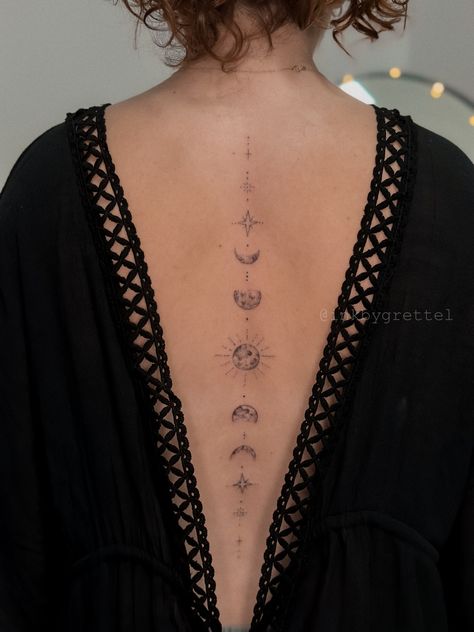 #finelinetattoodesign #moontattoo #spinetattoosforwomen #tattooideas Back Tattoos Spine, Earthy Tattoos, Tier Tattoo, Tattoos Infinity, Yakuza Tattoo, Moon Tattoos, Small Pretty Tattoos, Spine Tattoos For Women, Tattoos Geometric