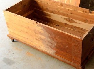 Upcycling, Repurpose Cedar Chest Ideas, Hope Chest Makeover, Cedar Hope Chest, Cedar Chest Redo, Painted Cedar Chest, Wooden Toy Chest, Chest Makeover, Chests Diy