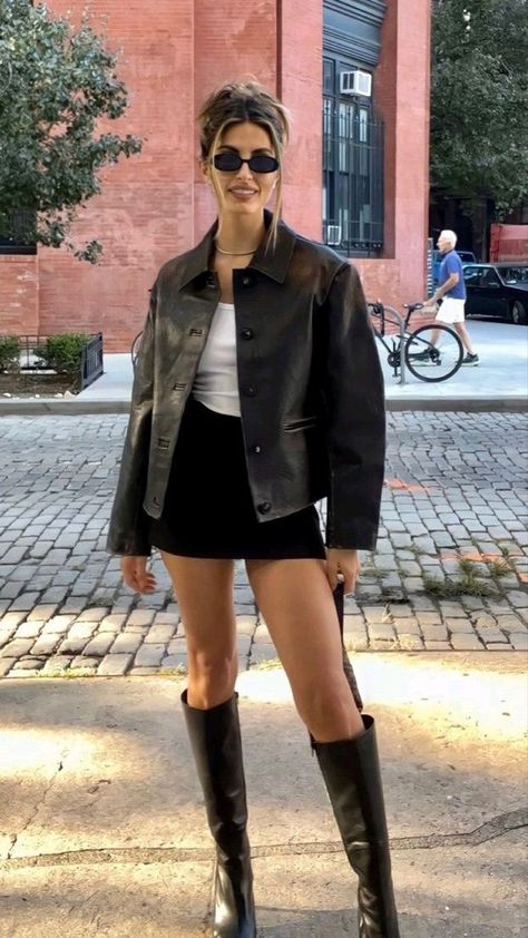 Black Mini Skirt Outfit Classy, Knew High Boots Outfits Going Out, Nyc Ballet Outfit, La Club Outfit Night Out, Rainy Day Nyc Outfit, Attic Monkeys Concert Outfit, Outfits Going Out, Nyc Rooftop Outfit, Outfits For Movie Date