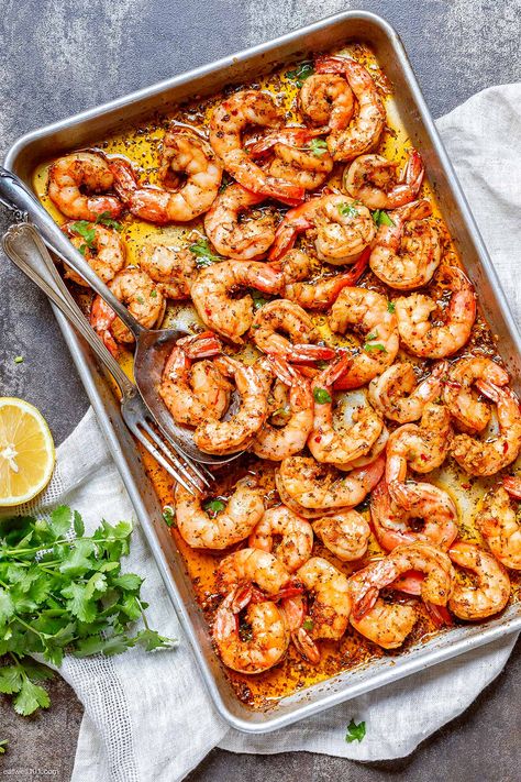 10-Minute Shrimp Sheet Pan - #shrimp #baked #recipe #eatwell101 - Sheet pan shrimp recipe makes an easy weeknight dinner that tastes amazing. Make this baked shrimp recipe once and you'll get hooked up forever! - #recipe by #eatwell101® Essen, Shrimp Sheet Pan, Oven Shrimp Recipes, Oven Baked Shrimp, Easy Baked Shrimp, Cooked Shrimp Recipes, Baked Shrimp Recipes, Shrimp And Vegetables, Roasted Shrimp