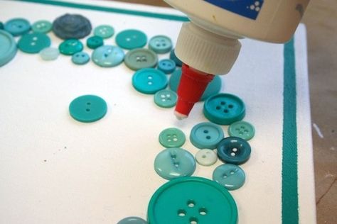 Button Pictures Ideas Diy, Button Canvas Art, Button Tree Art, Button Art On Canvas, Diy Button Crafts, Button Wall Art, Vintage Buttons Crafts, Diy Crafts Easy At Home, Button Art Projects