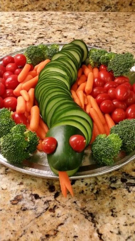 Cool Veggie Trays, Lion Vegetable Platter, Wild One Birthday Party Snack Ideas, Safari Veggie Platter, Safari Theme Veggie Tray, Safari Cake First Birthday, Safari Themed Veggie Tray, Jungle Party Appetizers, Fruit Stands Display