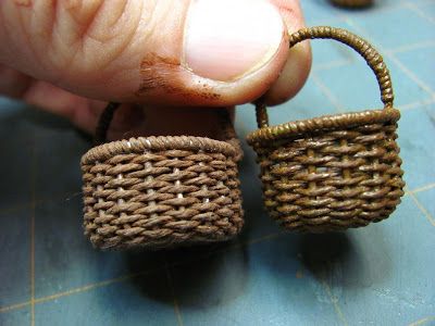 Dollhouse Miniature Furniture - Tutorials | 1 inch minis: Weaving a Basket with Crochet Thread Tutorial - How to weave a basket using painte... Weaving Diy, Small Baskets, Basket Tutorial, Dollhouse Tutorials, Dollhouse Miniature Tutorials, Basket Uses, Miniature Dollhouse Furniture, Dollhouse Miniatures Diy, Diy Weaving