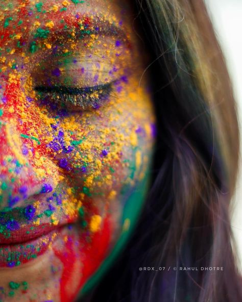 Holi Ideas, Holi Shoot, Holi Powder, Film Ideas, Holi Photo, Hindu Festival, Stylish Photo, Hindu Festivals, Holi Festival