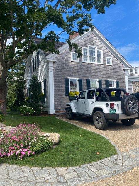 white jeep, martha’s vinyard, nantucket, cape cod, beach house, flowers, summer Nantucket Summer, Summer Beach House, England Summer, England Beaches, Hamptons Summer, Dream Beach Houses, Cape House, Cape Cod House, Dream Beach