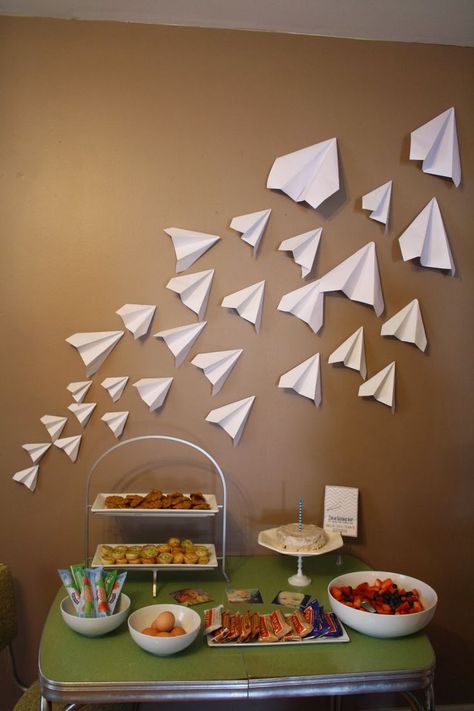 Birthday Paper Decorations, Paper Airplane Party, Farewell Party Decorations, Bon Voyage Party, Goodbye Party, Planes Birthday, Airplane Baby Shower, Airplane Theme, Travel Party Theme