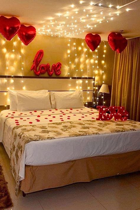 Just Married Room Decoration, Couple Room Decor, Romance Decor, Anniversary Bedroom, Hotel Room Decoration, Romantic Bedroom Lighting, Wedding Night Room Decorations, Room Surprise, Bedroom Flowers