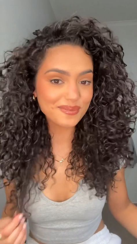 Tousled Waves Tutorial: Textured and Lived-In Hairstyles for Relaxed Chic Olivia Calabio, Curly Hair Techniques, Curly Hair Dos, Casual Hairstyle, Relaxed Chic, Waves Tutorial, Curly Hair Care Routine, Highlights Curly Hair, Wavy Hairstyles Tutorial