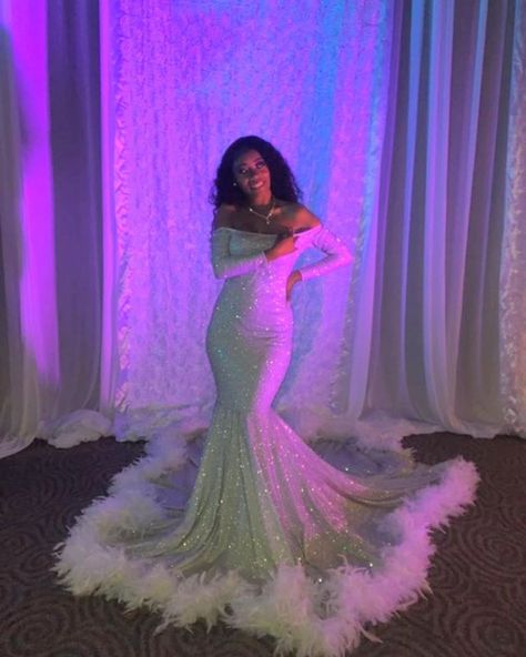 Prom Goals, Mermaid Gown Prom, Prom Inspo, Prom Inspiration, Prom Dresses Black Girls Slay, Prom Girl Dresses, Long Sleeve Prom, Senior Prom Dresses, Prom Ideas