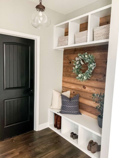 7 Simple Mud Room Ideas Entryway, Front Entry Way Ideas Foyers, Small Mudroom Ideas Entryway Garage, Built Ins Entryway, Diy Living Room Makeover On A Budget, Entrance Nook Ideas, Porch Ideas Entrance Interior Small Uk, Ranch Farmhouse Decor, Mudroom Hallway Ideas