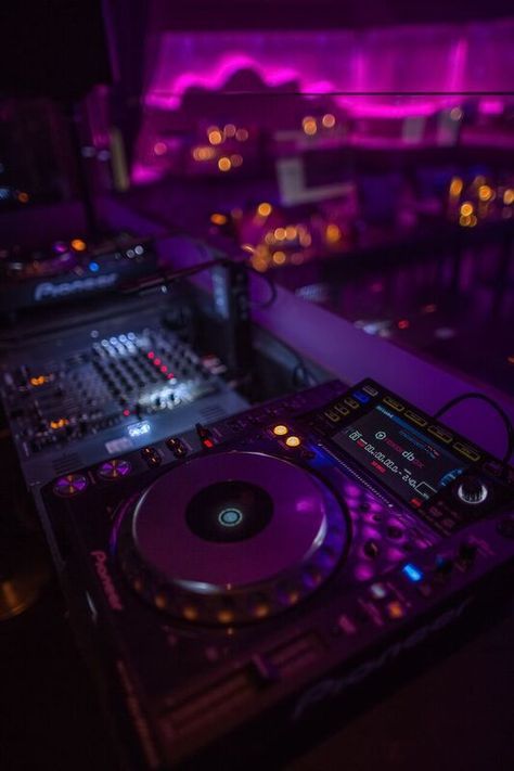 Cool Dj Pics, Dj Controller Wallpaper, Dj Images Dj Booth, Dj Visuals, Background Dj, Dj Photoshoot, Dj Wallpaper, Dj Background, Dj Pics