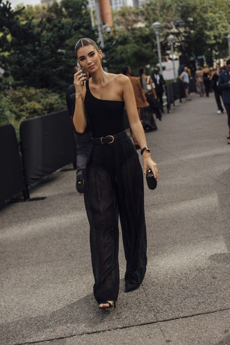 Black Summer Outfits, Outfit Elegantes, New York Outfits, Fashion Week Outfit, New York Fashion Week Street Style, Style 2024, Elegante Casual, Looks Street Style, Mode Ootd