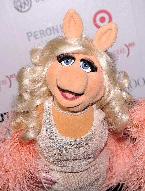 Miss Piggy's dress by Philip and David Blond, Women's Style Tips, The Muppets Characters, Miss Piggy Muppets, The Muppet Show, Still Love Her, Hair Magazine, Miss Piggy, Celebrity Hair, This Little Piggy