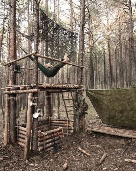 Bushcraft Shelter, Camping Shelters, Bushcraft Skills, Camping Diy, Bushcraft Camping, Survival Life Hacks, Survival Shelter, Survival Life, How To Survive