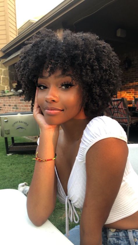 𝗠𝗘𝗟𝗔𝗡𝗜𝗡 𝗚𝗢𝗗𝗗𝗘𝗦𝗦 ✨✊🏾 on Twitter: "Sitting real pretty 🧚🏽‍♂️… " Belage Hair, Biolage Hair, Blue Wig, Best Wigs, Afro Hairstyles, Curly Hair Styles Naturally, Female Portrait, Hair Goals, Hair Looks