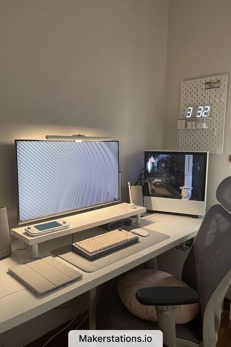 Study Desk Setup Groningen, Pc Tower Design, Desk Setup Clean, White Monitor Setup, Clean Gaming Room, Wfh Setup Ideas, White Set Up, Clean Office Aesthetic, Computer Set Up