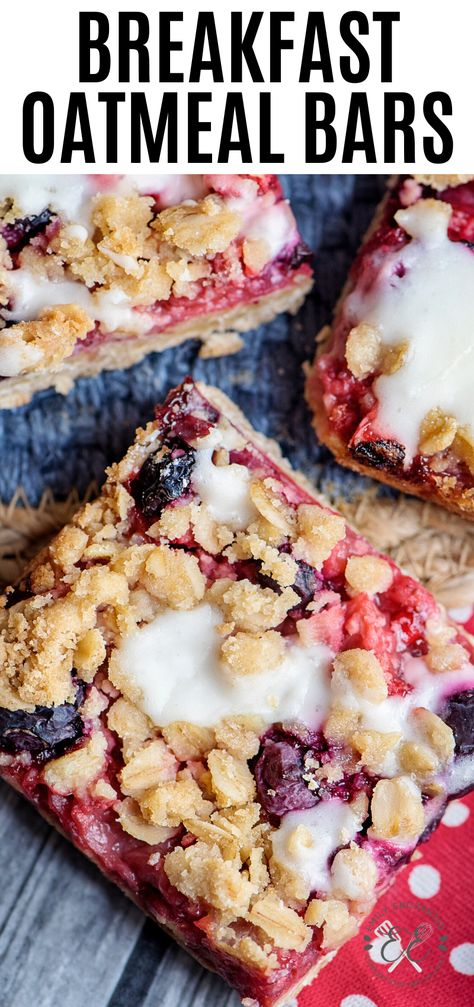 Oatmeal And Granola Breakfast, Oatmeal Blueberry Breakfast Bars, Mixed Fruits Ideas, Yogurt Oatmeal Bars, Triple Berry Baked Oatmeal, Recipes With Blueberries And Strawberries, Berry Bars Healthy, Berry Granola Bars, Mixed Berry Oatmeal Bake