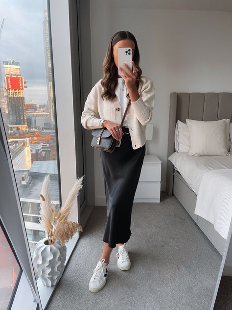 Old Money Professional Outfits, Comfy Business Outfits, Business Casual Maxi Skirt, First Day Of Work Outfit New Job, Summer Layered Outfits, Work Outfits Women Fall, Business Casual Spring Outfits, Euro Vacation, Carys Whittaker