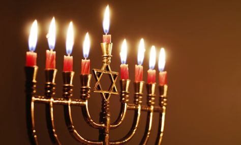 8 Ideas to keep every night of Hanukkah fun Hanukkah Lessons, History Of Hanukkah, First Night Of Hanukkah, Hanukkah Traditions, Cocktail Margarita, Hanukkah Lights, Arte Judaica, Jewish Learning, Jewish Festivals