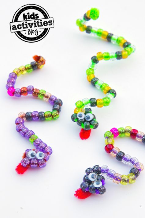 Pipe Cleaner Craft: Beaded Snakes Kids Crafts Bracelets, Easy Crafts First Grade, Fun Friday Crafts Preschool, Toilet Paper Roll Crafts Prek, Rain Maker Craft, Crafts For Ages 10-12, Clean Crafts For Kids, Crafts For Festivals, Fun Crafts For All Ages