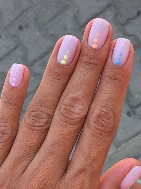 21 Summer Nail Designs For Short Nails - Lauren Erro Shirt Gel Nails Summer, Three Dot Nail Design, Short Square Manicure Ideas, Short Nails Art Simple, Happy Nails Short, Nail Art For Short Round Nails, Nail Design Ideas Short Nails, Nail Ideas Very Short, Summer Nails Very Short