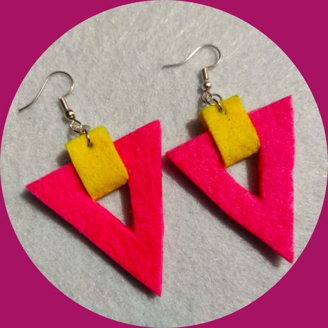 Fimo, Diy Felt Earrings, Felt Jewelry Diy, Felt Earrings Diy, Felt Sheet Crafts Ideas, Diy Yarn Earrings, Diy Christmas Earrings, Felt Jewellery, Felt Earrings