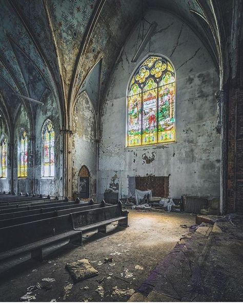 earth nature explore (@abandoned.earth) on Instagram: “Abandoned Church  Photography by @_soliveyourlife_” Abandoned Churches, Churches Aesthetic, Heartless Heathens, Dream Stories, Church Photography, Church Aesthetic, Old Country Churches, Abandoned Church, Church Pictures