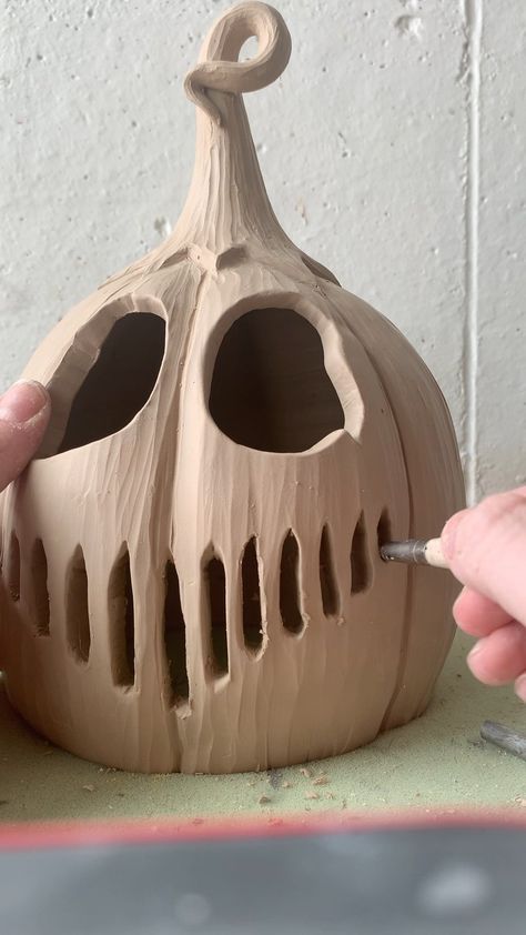 Pinch Pot Pumpkin Ideas, Halloween Pottery Ideas Ceramics, Pumpkin Pinch Pots, Clay Pumpkin Ideas, Fall Ceramics Ideas, Pottery Pumpkins Ceramics, Ceramic Lantern Handmade, Pumpkin Clay Ideas, Ceramic Jack O Lantern