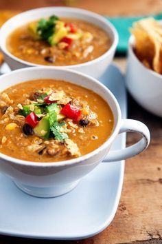 This quick and healthy blender tortilla soup will become one of your favorite family meals. It’s a dinner winner! Essen, Vitamix Recipes, Vitamix Soup Recipes, Vitamix Soup, Ninja Blender Recipes, Blender Soup, Blendtec Recipes, Blender Smoothie, Tortilla Soup Recipe