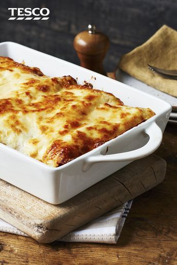 Lasange Recipe, Easy Lasagne Recipes, Beef Lasagna Recipe, Beef Lasagne, Beef Lasagna, Beef And Pork, Lasagne Recipes, Meat Sauce Recipes, Uk Recipes