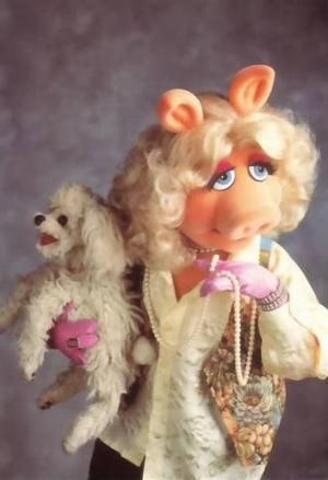 Miss Piggy Foo Foo pearls Piggy Muppets, Kermit And Miss Piggy, Dog Sounds, Poodle Grooming, French Poodles, Fraggle Rock, The Muppet Show, Pet Clinic, Miss Piggy