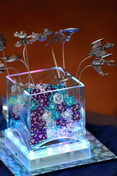 Geeky Wedding Centerpieces, Mass Effect Wedding Ideas, Dnd Wedding Cake, Dnd Wedding Ideas, Dnd Wedding, Video Game Wedding, Gamer Wedding, Light Up Dresses, Dragon Wedding