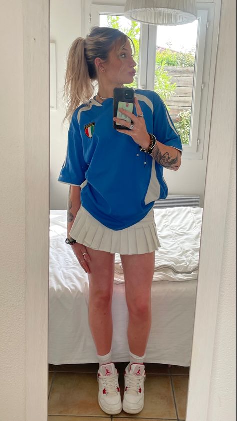 Jerseys Outfit, Soccer Game Outfits, Sports Jersey Outfit, Football Jersey Outfit, Soccer Outfits, Shirt Outfit Women, Vintage Outfit, Jersey Outfit, Summer Vintage