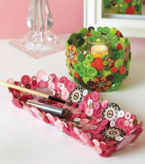 DIY Projects and Crafts Made With Buttons - Button Bowls And Trays - Easy and Quick Projects You Can Make With Buttons - Cool and Creative Crafts, Sewing Ideas and Homemade Gifts for Women, Teens, Kids and Friends - Home Decor, Fashion and Cheap, Inexpensive Fun Things to Make on A Budget http://diyjoy.com/diy-projects-buttons Diy Mother's Day, Diy Button Crafts, Button Bowl, Kerajinan Diy, Button Creations, Diy Bricolage, Diy Buttons, Diy Mothers Day Gifts, Mother's Day Diy